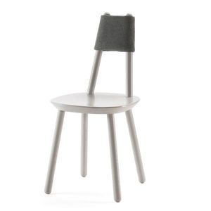 Sivá stolička z masívu EMKO Naïve vyobraziť