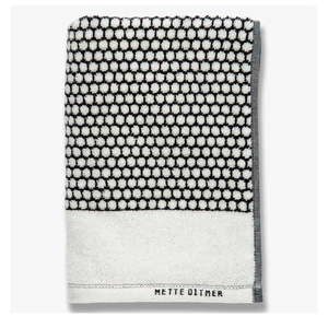 Čierno-biely bavlnený uterák 50x100 cm Grid - Mette Ditmer Denmark vyobraziť