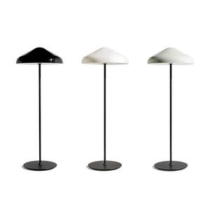 HAY Dizajnová stojacia lampa HAY Pao, sivá vyobraziť