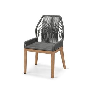 Stolička s textilným pletivom vyobraziť