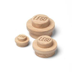 Súprava 3 nástenných háčikov z dubového dreva LEGO® Wood vyobraziť