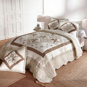 Prikrývka na posteľ patchwork vyobraziť