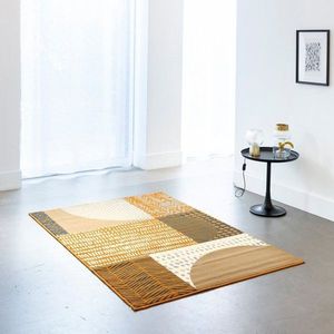 Dekoratívny koberec s geometrickým vzorom vyobraziť