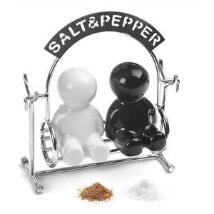 Soľnička a korenička so stojanom Salt & Pepper – Balvi vyobraziť