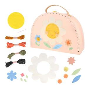 Kreatívna súprava Flower Embroidery Suitcase – Meri Meri vyobraziť