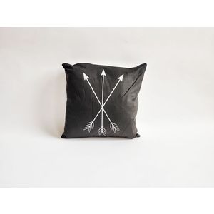 Povlak na vankúš Black, 45 x 45 cm, šípy vyobraziť