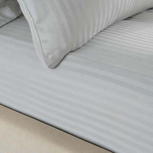 Sivá napínacia plachta 135x190 cm Satin Stripe - Catherine Lansfield vyobraziť