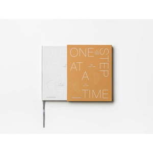 Denník pre bábätko 64 str. One Step at a Time: A Book About the First Time in My Life – Printworks vyobraziť