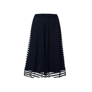 Sukňa zo sieťoviny vyobraziť