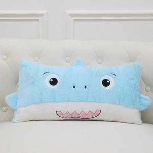 Vankúš žralok 30x56cm modrý vyobraziť