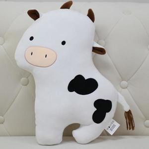 Vankúš Krava 45x30 cm biely vyobraziť