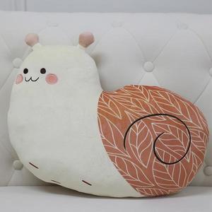 Vankúš Slimák 40x33 cm krémový vyobraziť