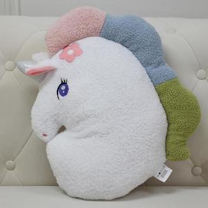 Vankúš Jednorožec 44x47 cm biely vyobraziť