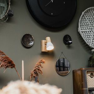 Rustikálna nástenná lampa drevo s bielym nastaviteľným - Thorin vyobraziť