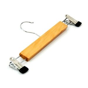 Drevený vešiak na sukne vyobraziť