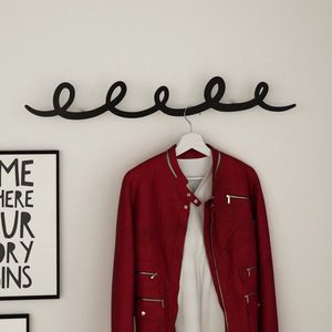 Kovový vešiak SING 22 cm čierny vyobraziť