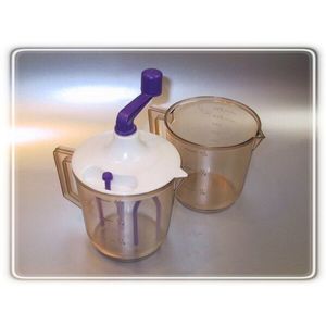 MAKRO - Nádobka šlahača s odmerkou plast 700ml, rôzne farby vyobraziť