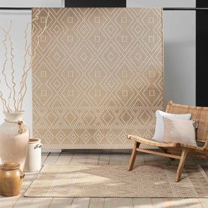 Obdĺžnikový koberec s grafickým vzorom vyobraziť