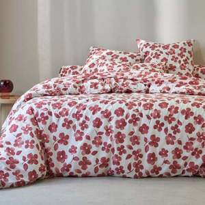 Posteľná bavlnená bielizeň Petúnia s potlačou vyobraziť