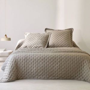 Prešívaná prikrývka na posteľ z mikrovlákna vyobraziť