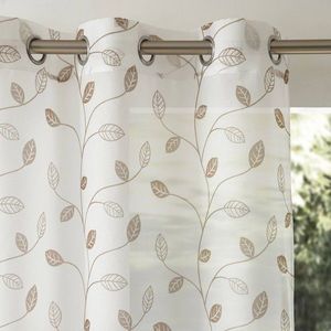 Voálová záclona s motívom listov zakončená očkami vyobraziť