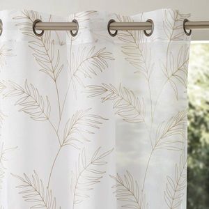 Voálová záclona s výšivkou listov a zakončením očka vyobraziť