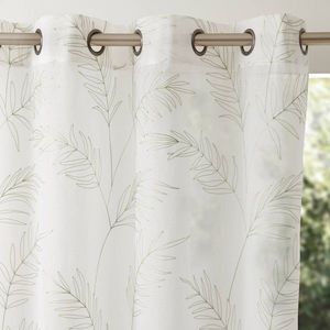 Voálová záclona s výšivkou listov a zakončením očka vyobraziť