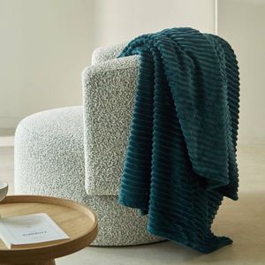 Hebký pléd s vrúbkovaným efektom vyobraziť