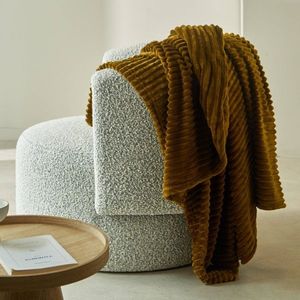 Hebký pléd s vrúbkovaným efektom vyobraziť