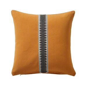 Vankúš s kontrastným prámikom vyobraziť