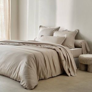 Jednofarebná saténová posteľná bielizeň vyobraziť