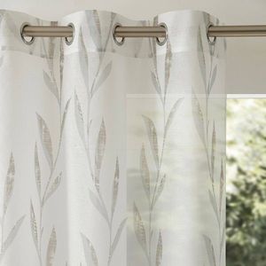Voálová záclona s potlačou rastlín zakončená očkami vyobraziť