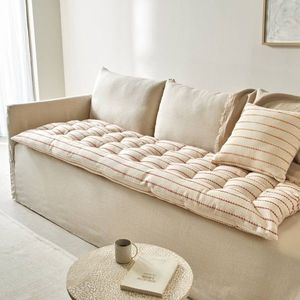 Dlhý dekoratívny vankúš z ručne tkanej látky vyobraziť