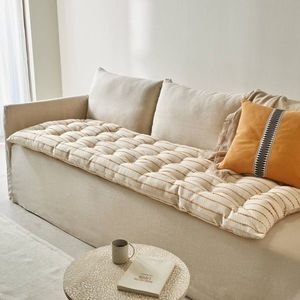 Dlhý dekoratívny vankúš z ručne tkanej látky vyobraziť