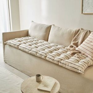 Dlhý dekoratívny vankúš z ručne tkanej látky vyobraziť