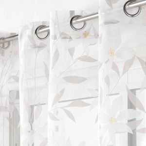 Voálová vypaľovaná záclona s motívom listov zakončená očkami vyobraziť