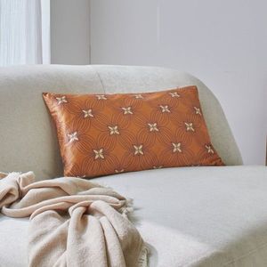 Obdĺžnikový velúrový vankúšik s potlačou kvetín vyobraziť