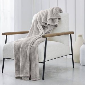 Fleecový žabkovaný pléd vyobraziť