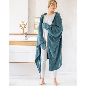 Fleecový pléd s kapucňou k televízii vyobraziť