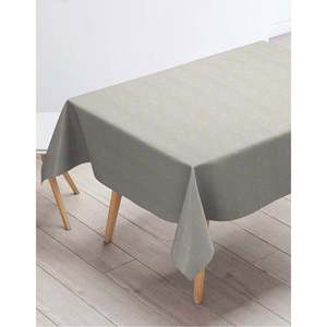 Obrus s metalickými geometrickými vzormi vyobraziť