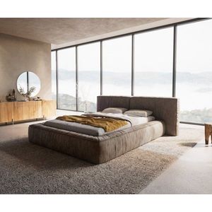 Čalúnená posteľ Coperti 140x200 cm mikrovlákno taupe vintage vyobraziť