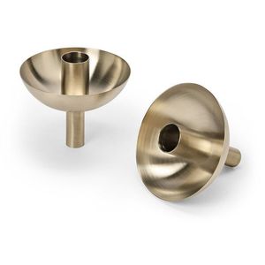 2 svietniky vyobraziť