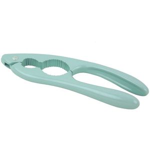 MAKRO - Luskáčik na orechy vyobraziť