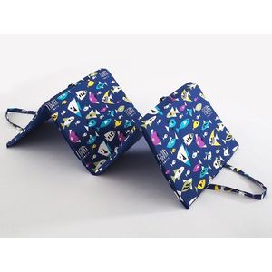 B.E.S. Petrovice Plážové ležadlo, modré s čiernobielymi rybkami vyobraziť