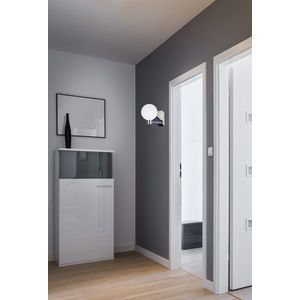 Chrómová nástenná lampa, biela, guľové tienidlo, Oden vyobraziť