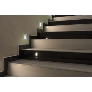 Štvorcové chrómové schodiskové svietidlo G4 MS-04 vyobraziť