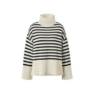 Pletený pulóver s vlnou vyobraziť