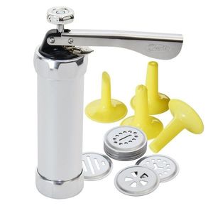 Orion Lis na cesto so zdobičkou Cookie vyobraziť