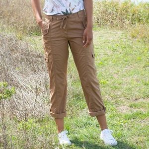 Nohavice s vreckami z plátna vyobraziť