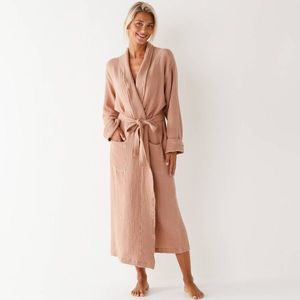 Jednofarebný župan z trojitej bavlnenej gázoviny vyobraziť